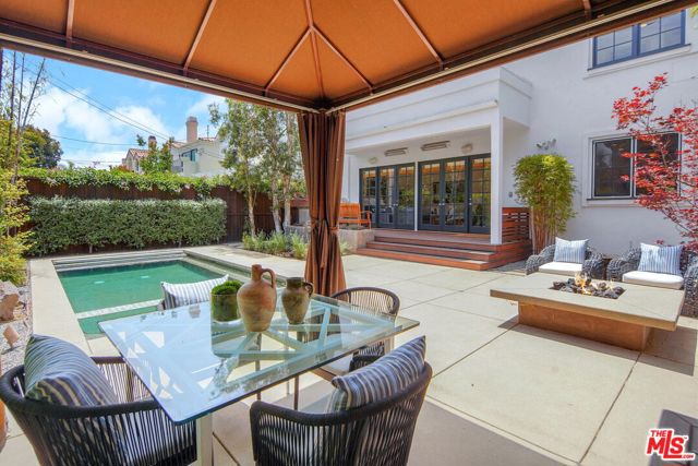 732 Via De La Paz, Pacific Palisades CA: https://media.crmls.org/mediaz/e7e443bb-1126-4834-afdf-d4fc670c5848.jpg