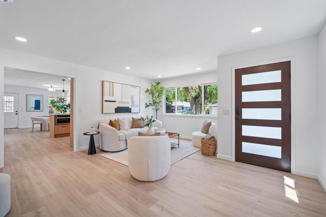 824 14th Ave, Menlo Park CA: https://media.crmls.org/mediaz/e7e4ec08-96e1-4a17-a587-56bd65729267.jpg