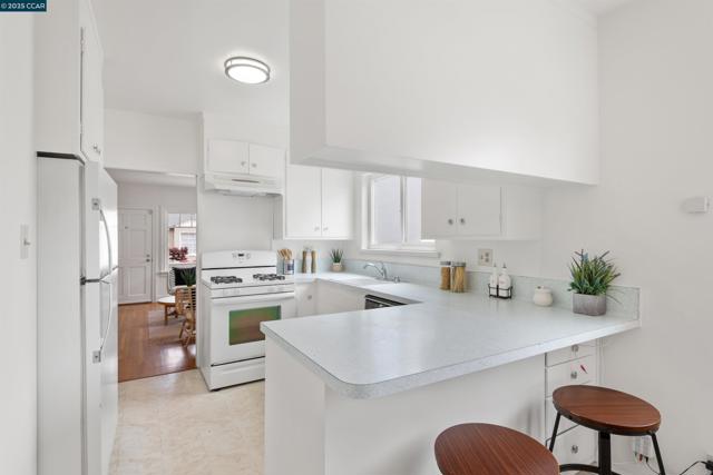 708 Cornell Ave, Albany CA: https://media.crmls.org/mediaz/e7e569e1-82a7-4d57-887a-7de9afe94806.jpg