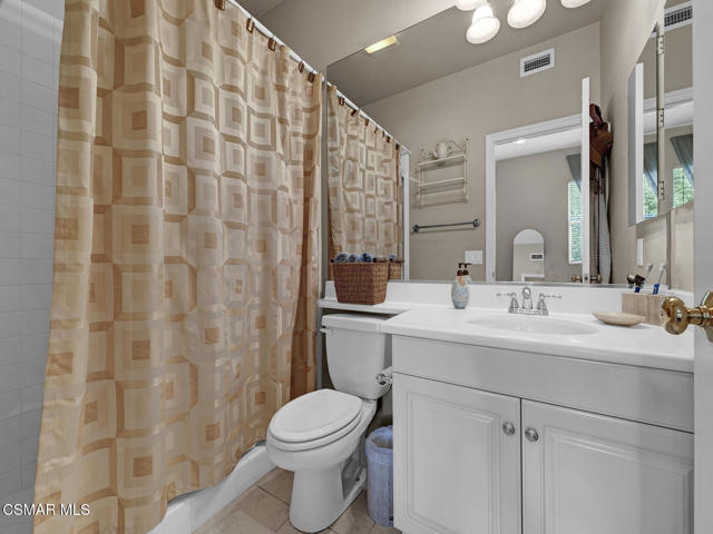 331 Briar Bluff Circle, Thousand Oaks CA: https://media.crmls.org/mediaz/e7e59cae-af8f-4e89-9ace-b2c2f138fbfe.jpg