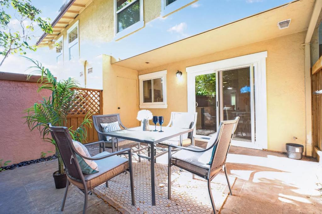4428 Del Valle Parkway