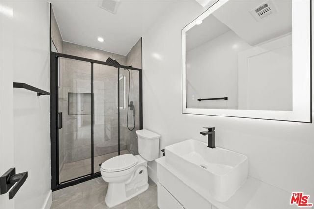 4922 S Centinela Avenue, Los Angeles CA: https://media.crmls.org/mediaz/e7e6b4e6-48ba-4104-a51a-307159c44f62.jpg