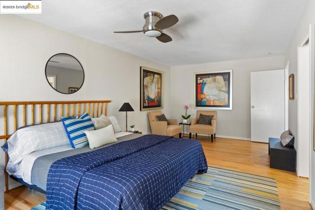 11718 Cranford Way, Oakland CA: https://media.crmls.org/mediaz/e7e6fd5c-002c-4a7e-8998-8755b258dfde.jpg