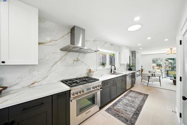 4253 Mirador Dr, Pleasanton CA: https://media.crmls.org/mediaz/e7e7078f-f5c8-4f29-8c75-654553fb92cb.jpg