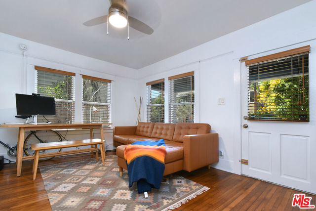 224 Horizon Avenue, Venice CA: https://media.crmls.org/mediaz/e7e73927-3bc7-4cdd-8d27-5ba7cecfccf2.jpg