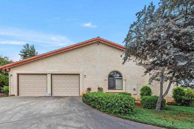 12982 Polvera Ct, San Diego CA: https://media.crmls.org/mediaz/e7e78ed2-3039-4017-bf60-61f596453716.jpg
