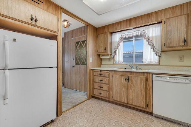 Detail Gallery Image 6 of 48 For 1506 Oak Dr #4,  Vista,  CA 92084 - 2 Beds | 2 Baths