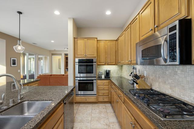 81196 Victoria Lane, La Quinta CA: https://media.crmls.org/mediaz/e7e7e3de-4f98-46d0-b92b-24c23d3e3888.jpg