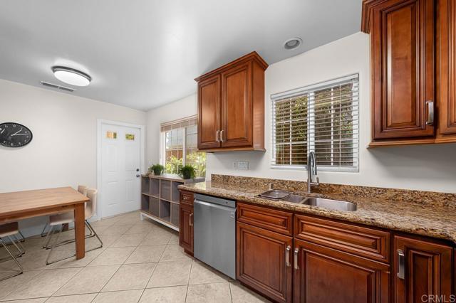 488 Park Way, Chula Vista CA: https://media.crmls.org/mediaz/e7e7fef2-b4ba-4d37-9741-484c72441b54.jpg