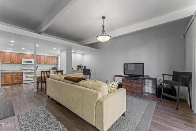 796 S Saticoy Avenue, Ventura CA: https://media.crmls.org/mediaz/e7e82e27-55de-40aa-83fa-7f70102f26ad.jpg