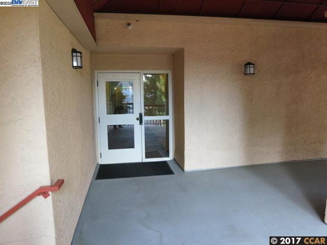 1310 Walden Rd, Walnut Creek CA: https://media.crmls.org/mediaz/e7e84deb-bc53-4030-aeb7-c28fbf67f872.jpg