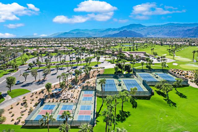 44584 S Heritage Palms Drive, Indio CA: https://media.crmls.org/mediaz/e7e866ab-58e3-4246-84ac-68811d078aeb.jpg