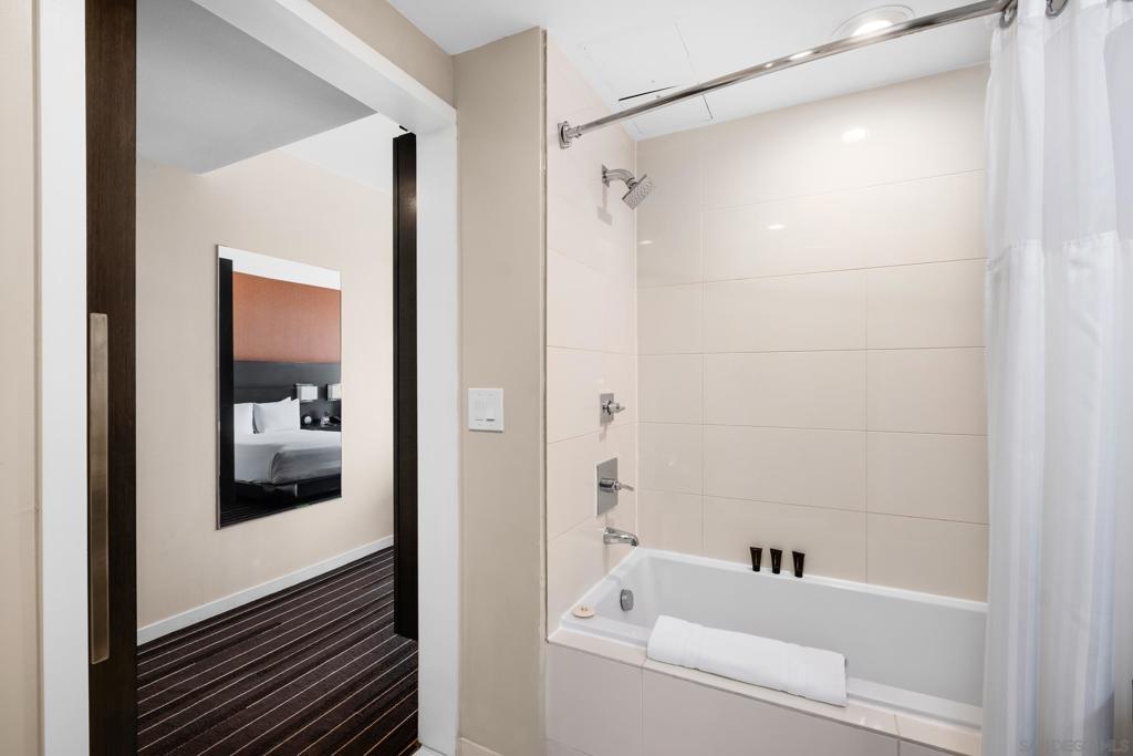 MLS #250033330SD image #17