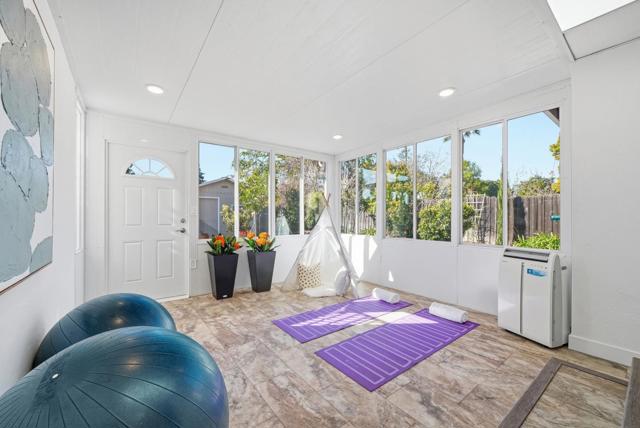 18660 Devon Avenue, Saratoga CA: https://media.crmls.org/mediaz/e7e8ee9a-ead2-46fa-ba99-59629b085b6f.jpg