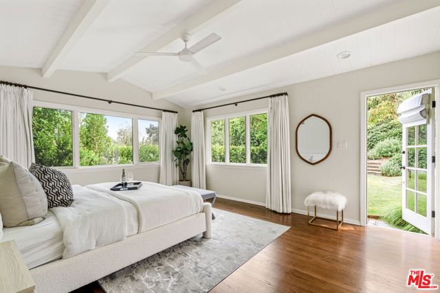 4071 Mandeville Canyon Road, Los Angeles CA: https://media.crmls.org/mediaz/e7e8f243-32f8-4ce7-b70e-fa8432b278cf.jpg
