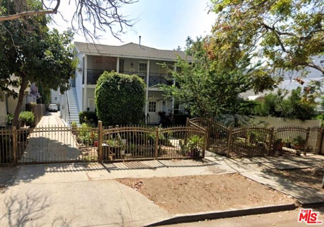 6640 Leland Way, Los Angeles CA: https://media.crmls.org/mediaz/e7e91a32-7428-4053-a6f6-91c607089ab5.jpg