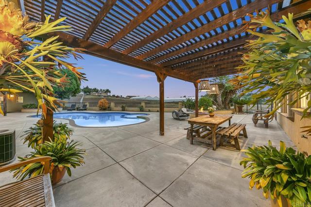 1508 Sequoia Lane, Vista CA: https://media.crmls.org/mediaz/e7e91ef3-1c88-4b96-8db2-e61310d1b79f.jpg