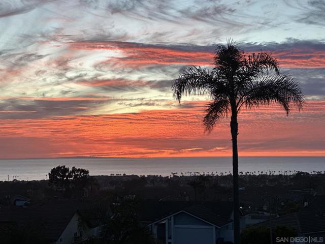 7215 Daffodil Pl, Carlsbad CA: https://media.crmls.org/mediaz/e7e99e92-bc32-4ebb-930a-4a048dcff9fa.jpg