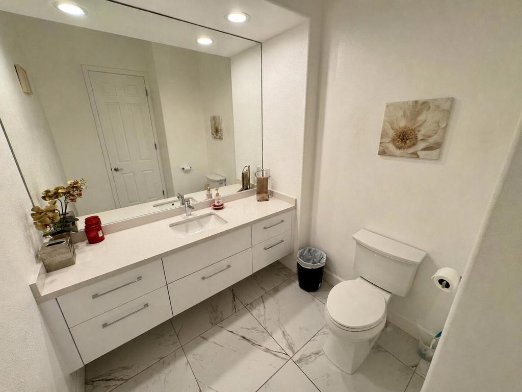 https://media.crmls.org/mediaz/e7e9d189-c665-4773-82bd-ef37ac7e9833.jpg?preset=X-Large