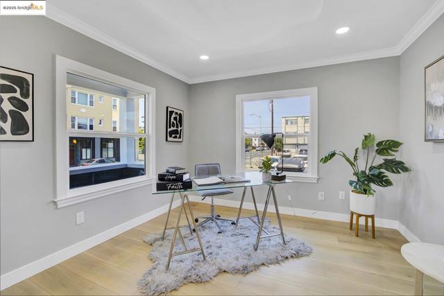 812 Foothill Blvd, Oakland CA: https://media.crmls.org/mediaz/e7ea0a3b-2666-475b-b85d-3ca27372644c.jpg