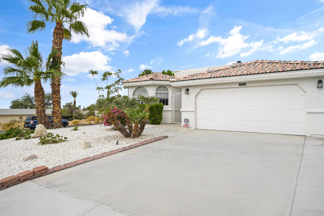 10341 Palm Drive, Desert Hot Springs CA: https://media.crmls.org/mediaz/e7ea448f-15b1-460d-b91a-390f9bd2e553.jpg