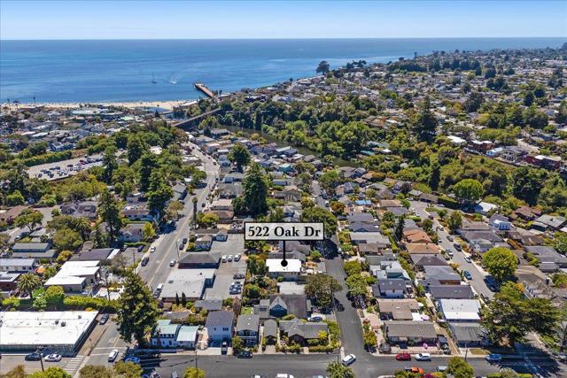 522 Oak Drive, Capitola CA: https://media.crmls.org/mediaz/e7eae785-9fe6-4231-a5fe-3522a4c71e38.jpg