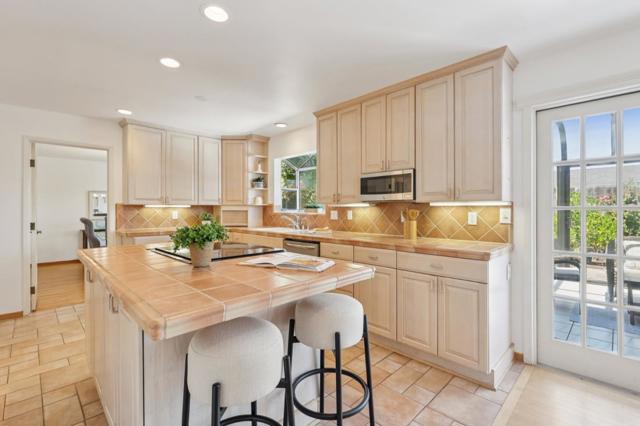 2204 Delvin Way, South San Francisco CA: https://media.crmls.org/mediaz/e7ebfe6c-21ad-4225-a2a2-9296029775bc.jpg