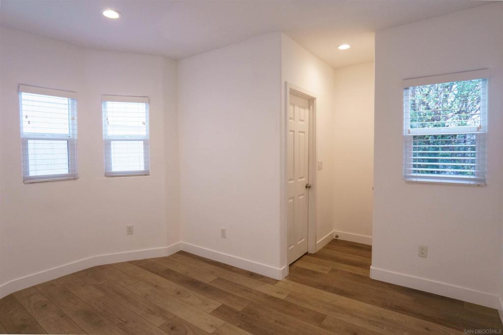 MLS #250018206SD img 11