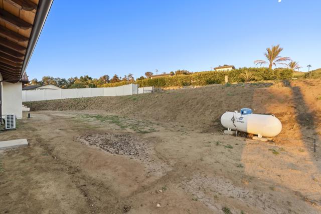 Detail Gallery Image 63 of 75 For 2525 Date Palm Ct, Vista,  CA 92084 - 3 Beds | 3/1 Baths