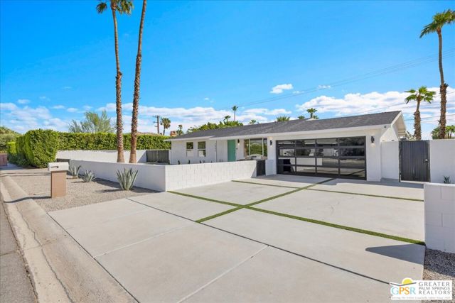 2002 N Whitewater Club Drive, Palm Springs, CA 92262