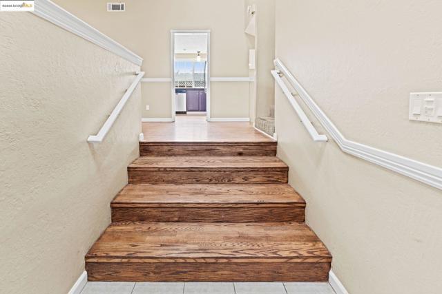 838 Hazel St, Livermore CA: https://media.crmls.org/mediaz/e7ecd7d1-c3e0-47fe-a6b0-503084503053.jpg