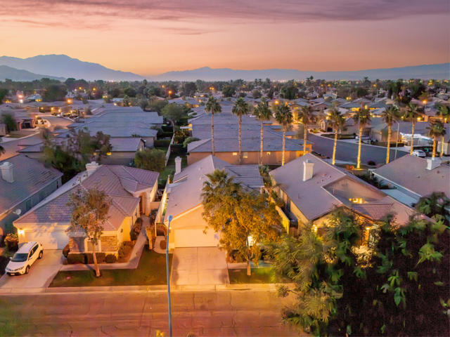 49527 Wayne Street, Indio CA: https://media.crmls.org/mediaz/e7ecf784-d548-47a2-ad27-5b82b31f8489.jpg