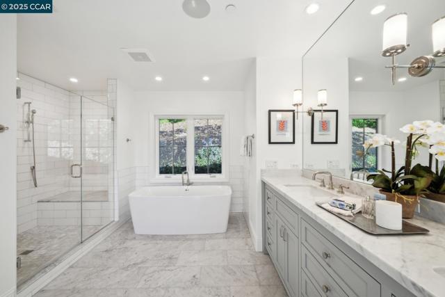 1204 Glen Rd, Lafayette CA: https://media.crmls.org/mediaz/e7ecf9f5-529b-4579-b836-345fe6790824.jpg