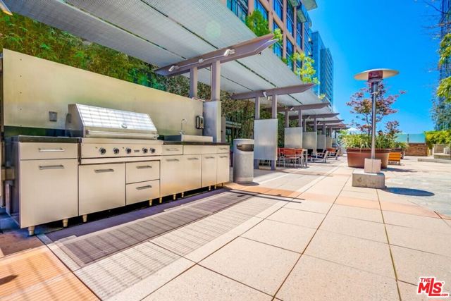1100 S Hope Street, Los Angeles CA: https://media.crmls.org/mediaz/e7ede6d3-fbed-4764-a1bb-29fd1d3a698f.jpg