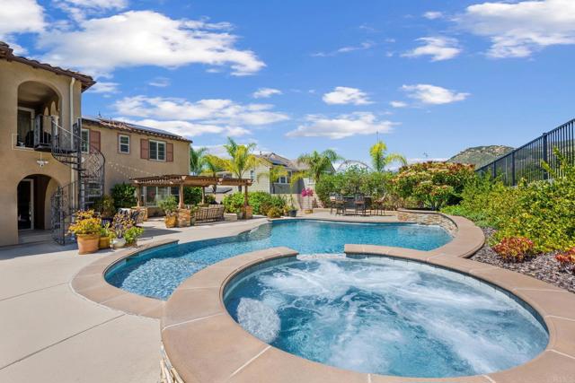 2776 Vistamonte Glen, Escondido CA: https://media.crmls.org/mediaz/e7ee0faf-8ce3-4cc4-86cd-d37c8f01c262.jpg