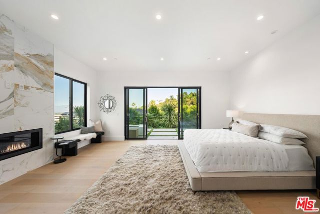 4637 Dunas Lane, Tarzana CA: https://media.crmls.org/mediaz/e7ee19e4-5fec-4fff-8894-7611e39aa2e6.jpg