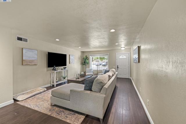771 Hagemann Dr, Livermore CA: https://media.crmls.org/mediaz/e7ee28fa-8080-45ca-aa1c-5758ca1d770f.jpg