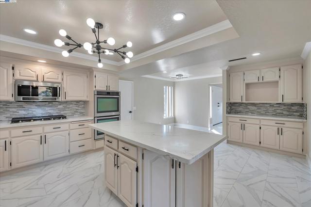 Image 4 of 60 For 4280 Hillview Dr