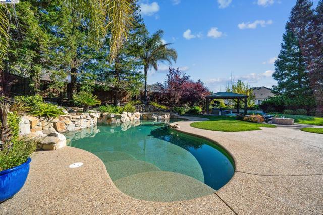 1221 Culet Ranch Rd, Danville CA: https://media.crmls.org/mediaz/e7ee3c75-a8c8-43be-82b3-d15b69b0c455.jpg