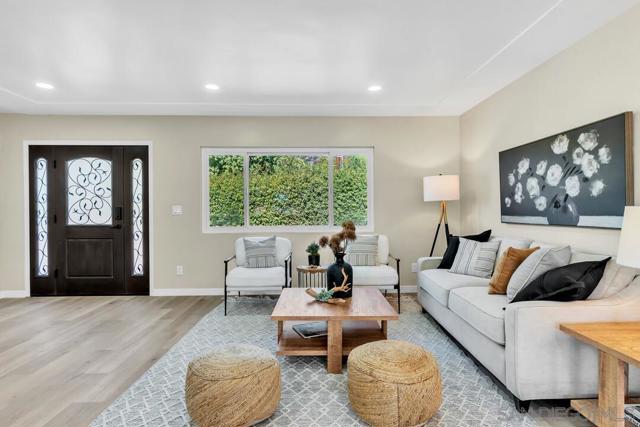 13725 Adrian St, Poway CA: https://media.crmls.org/mediaz/e7ef1db2-f14a-4d80-af52-9f5cd504c734.jpg