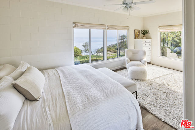 6734 Zumirez Drive, Malibu CA: https://media.crmls.org/mediaz/e7efc139-95b2-420e-9a14-4c3604c75350.jpg