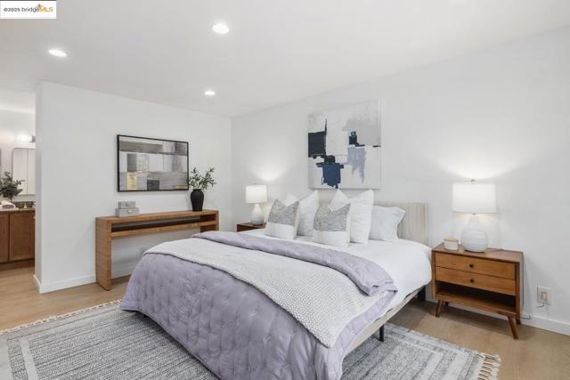 128 Alamo Sq, Alamo CA: https://media.crmls.org/mediaz/e7f064f4-5cda-4402-ab84-3d2710cbd498.jpg
