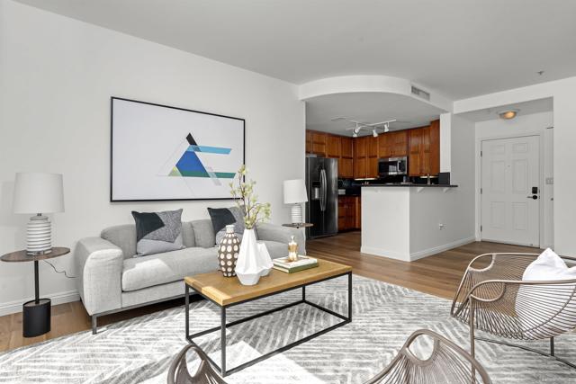 1601 India, San Diego CA: https://media.crmls.org/mediaz/e7f088a5-924c-46ae-a886-edd3657c42f7.jpg