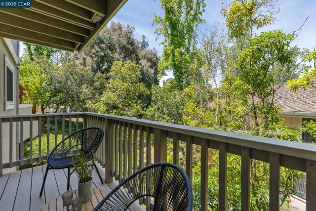 1560 Gilboa Dr, Walnut Creek CA: https://media.crmls.org/mediaz/e7f20c7a-c431-4f11-801e-3c7dbadb3fc8.jpg
