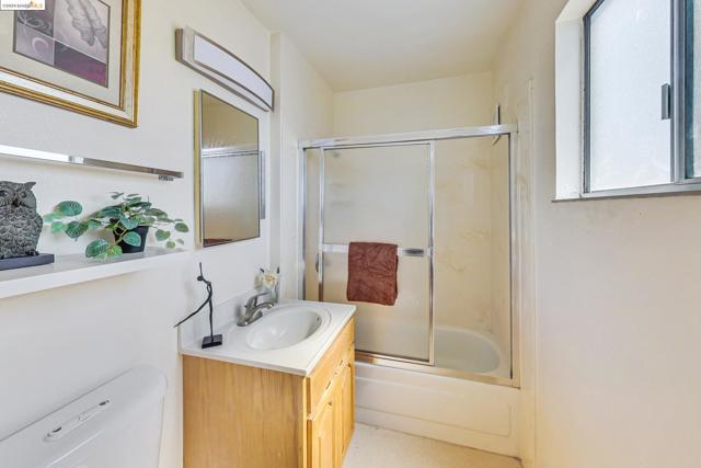 Image 11 of 54 For 1801 Macarthur Blvd
