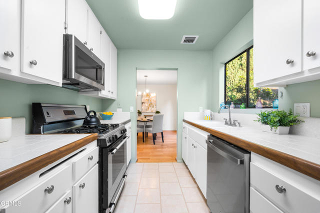 Detail Gallery Image 14 of 45 For 712 Portola Ter, Los Angeles,  CA 90042 - 3 Beds | 2/1 Baths