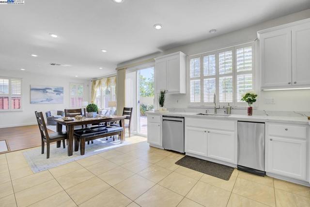 200 ARDEN CT, San Ramon CA: https://media.crmls.org/mediaz/e7f2927f-c901-4ead-aa2f-d752c9f7818c.jpg