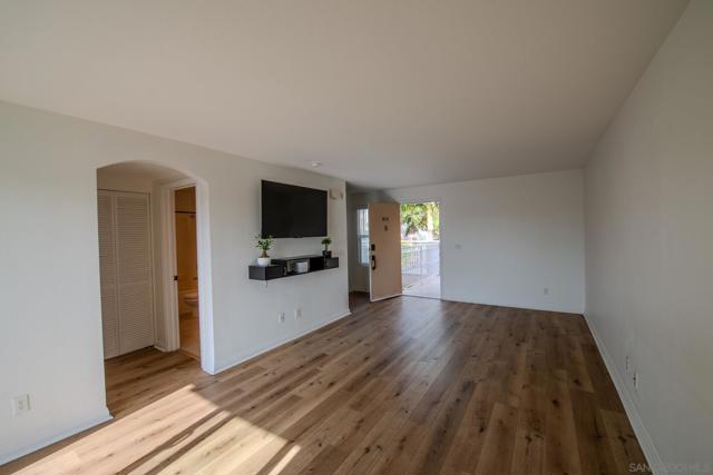 5252 Orange AVe, San Diego CA: https://media.crmls.org/mediaz/e7f29320-3722-43a7-9d74-b621268c93ec.jpg
