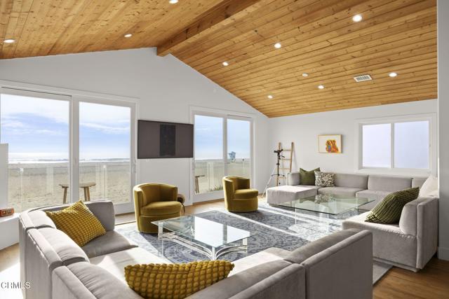 3541 Ocean Drive, Oxnard CA: https://media.crmls.org/mediaz/e7f2a0f3-8d58-4594-878b-2809acab5647.jpg