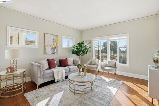 1424 Hampel St, Oakland CA: https://media.crmls.org/mediaz/e7f2dc77-b663-465c-bd7f-7f0122449822.jpg
